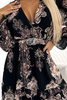 422-3 ROSETTA Kobieca sukienka z kopertowym dekoltem i paskiem - CZARNA W BEŻOWY WZÓR