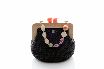 WYPOŻYCZENIE - elegancka torebka NUBAI pleciona ze sznurem kolorowych kamieni - czarna z pomarańczowym uchwytem