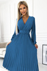PRZYMIARKA - sukienka VIVIANA plisowana midi z dekoltem, długim rękawkiem i szerokim paskiem - kolor JEANS