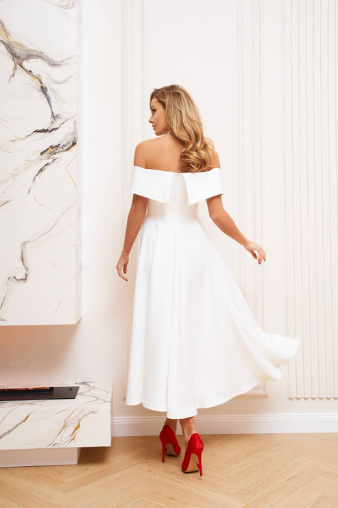 PRZYMIARKA - sukienka MALVEE rozkloszowana z dekoltem carmen - śmietankowa