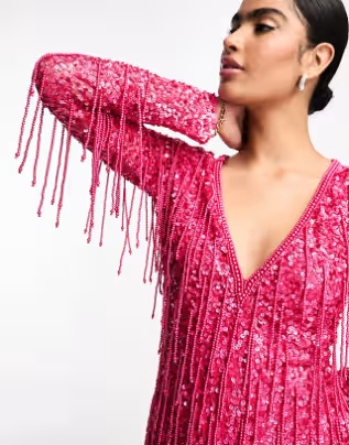 WYPOŻYCZENIE - sukienka FUXY mini dopasowana z długim rękawem, głębokim dekoltem i frędzlami - fuksja