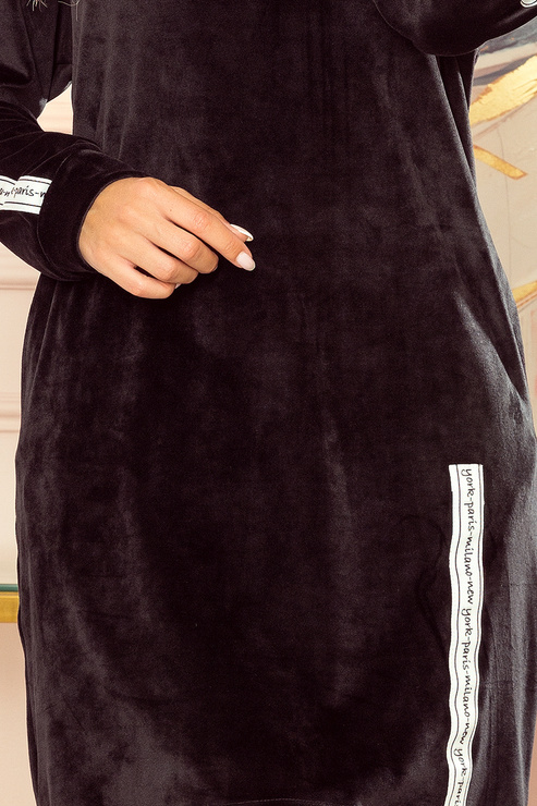 322-3 Bluza z kapturem i kieszeniami - CZARNY WELUR