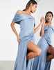 PRZYMIARKA - sukienka SATIN BLUE maxi z rozcięciem na nogę i odkrytymi ramionami - błękit