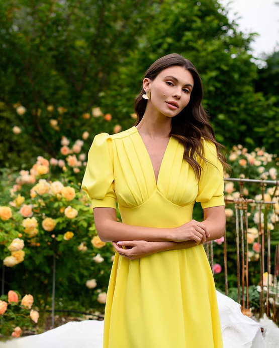 PRZYMIARKA - sukienka MISSY rozkloszowana midi z bufiastymi rękawkami - żółty kanarkowy