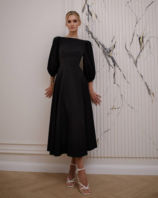 WYPOŻYCZENIE - sukienka NATT rozkloszowana midi z bufiastymi rękawami i lekko odsłoniętymi plecami, zawiązywana na kokardę - czarna