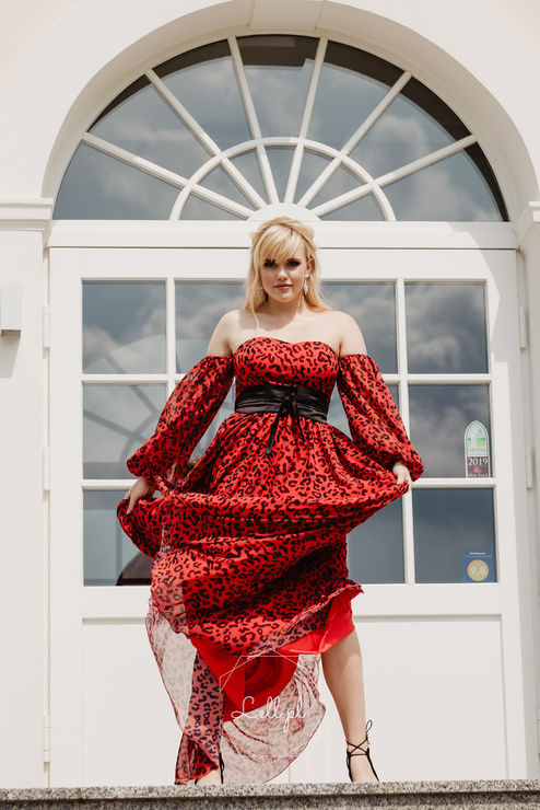 WYPOŻYCZENIE - sukienka CASIDEA czerwona panterka z bufiastymi rękawami