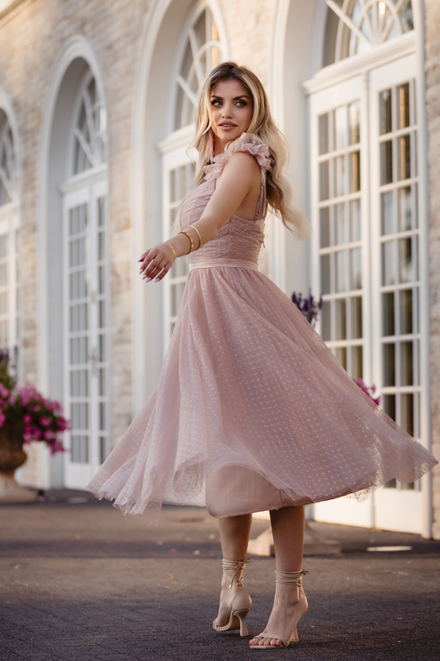 PRZYMIARKA- sukienka RALEA midi rozkloszowana na ramiączkach tiulowa z wyszywanymi kropkami - beżowa