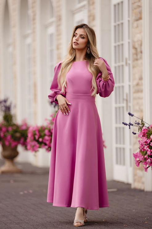 WYPOŻYCZENIE - sukienka NATT rozkloszowana midi z bufiastymi rękawami i lekko odsłoniętymi plecami, zawiązywana na kokardę - różowa