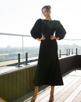 LUXURYY elegancka rozkloszowana sukienka midi z bufiastymi rękawami, z częściowo odkrytymi plecami - czarna