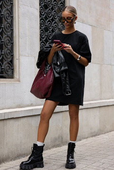 SELLA - CZARNA T-SHIRTOWA SUKIENKA OVERSIZE