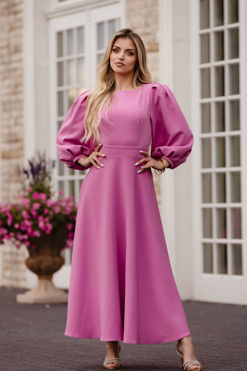 PRZYMIARKA - sukienka NATT rozkloszowana midi z bufiastymi rękawami i lekko odsłoniętymi plecami, zawiązywana na kokardę - różowa