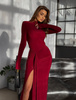 PRZYMIARKA - sukienka DRAPPE EX maxi z długimi rękawami i rozcięciem na nogę - burgundowa