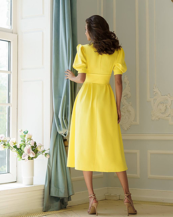 WYPOŻYCZENIE - sukienka MISSY rozkloszowana midi z bufiastymi rękawkami - żółty kanarkowy