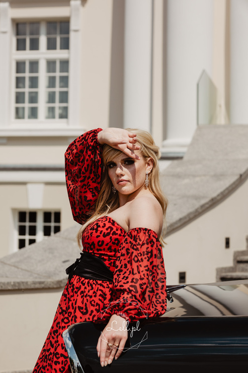 WYPOŻYCZENIE - sukienka CASIDEA czerwona panterka z bufiastymi rękawami