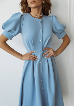 GREENA rozkloszowana sukienka midi zapinana na guziki z bufiastymi rękawkami - błękitna