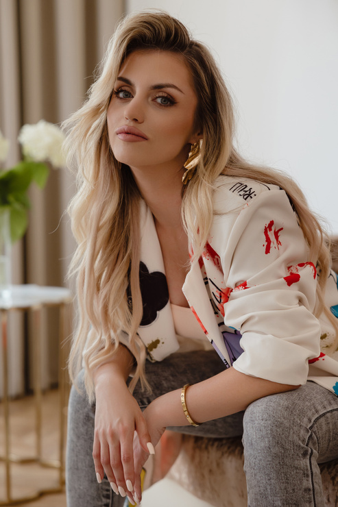 JUKE lekka marynarka na wiosnę/lato - biała w kolorowe wzory