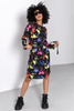 BLUR - Trapezowa sukienka z materiałowym paskiem  - czarna w kolorowe plamki