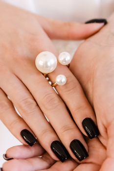 TRIO - elegancki złoty pierścionek z 3 perłami