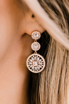 GLAMOR - wiszące złote kolczyki ozdobione diamencikami